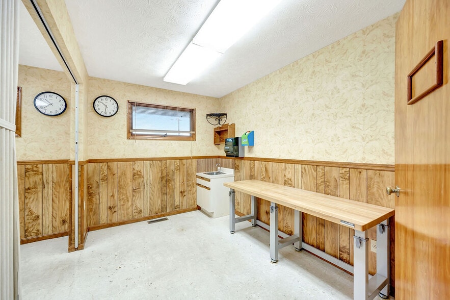 More Photos Of 1 Marty Ln, West Alexandria Medical For Sale