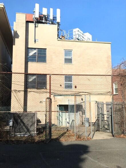 More Photos Of 25414 Union Tpke, Glen Oaks Specialty For Sale