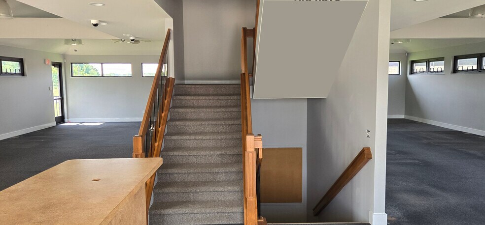 More Photos Of 1306 S Carney Dr, Saint Clair Freestanding For Lease