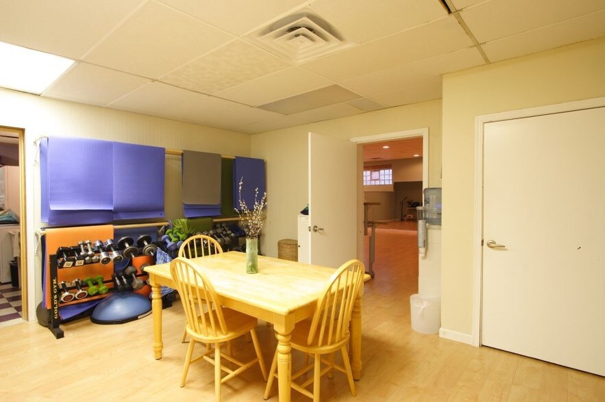 More Photos Of 220 S Ashland St, Cambridge Storefront Retail Office For Sale