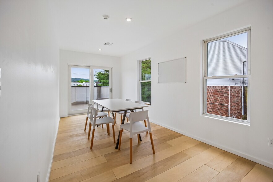 More Photos Of 140 Paris Ave, Northvale Office For Sale