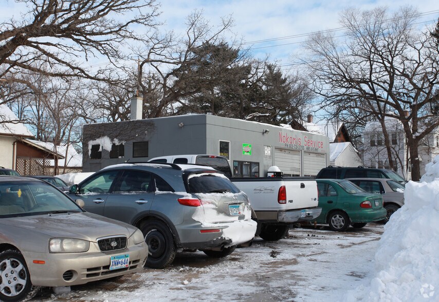 More Photos Of 2810 E 50th St, Minneapolis Auto Repair For Lease