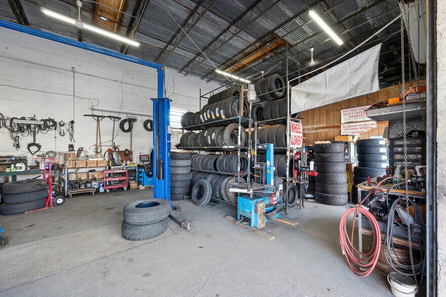 More Photos Of 3173 SE Railroad Ave, Stuart Service For Sale