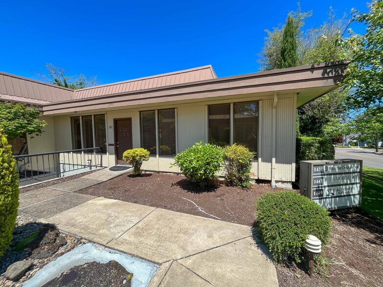 More Photos Of 1431-1449 Liberty St, Salem Office For Lease