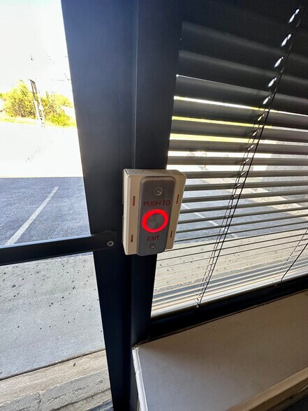 More Photos Of 1680 Broadway, Macon-Bibb Freestanding For Sale