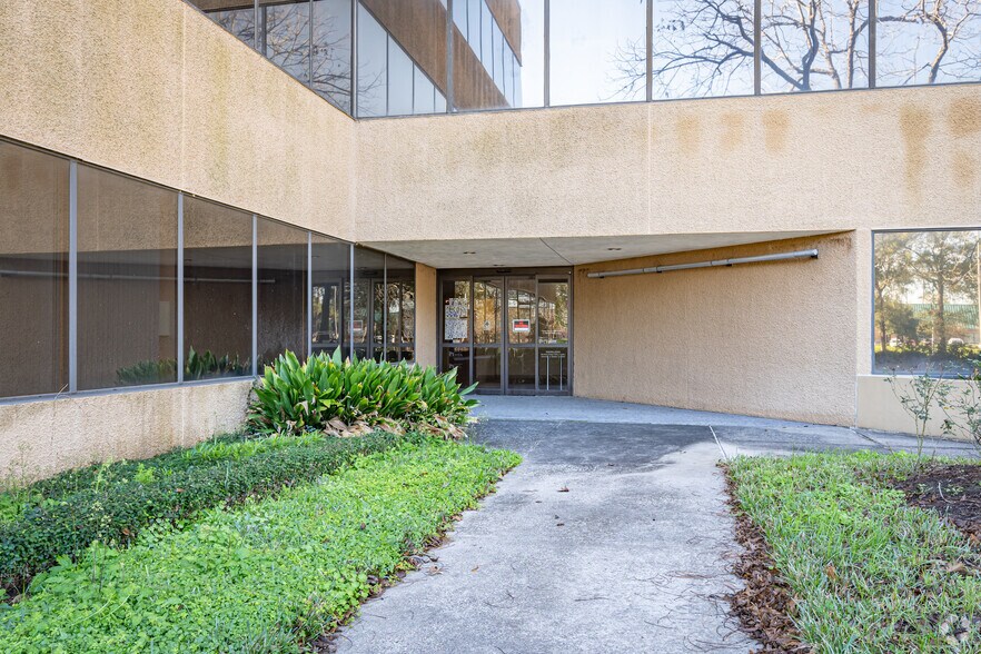 More Photos Of 1140 Cypress Station Dr, Houston Medical For Sale