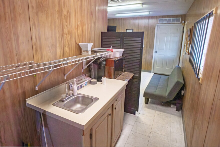 More Photos Of 207 Manley Dr, Anderson Office Residential For Sale