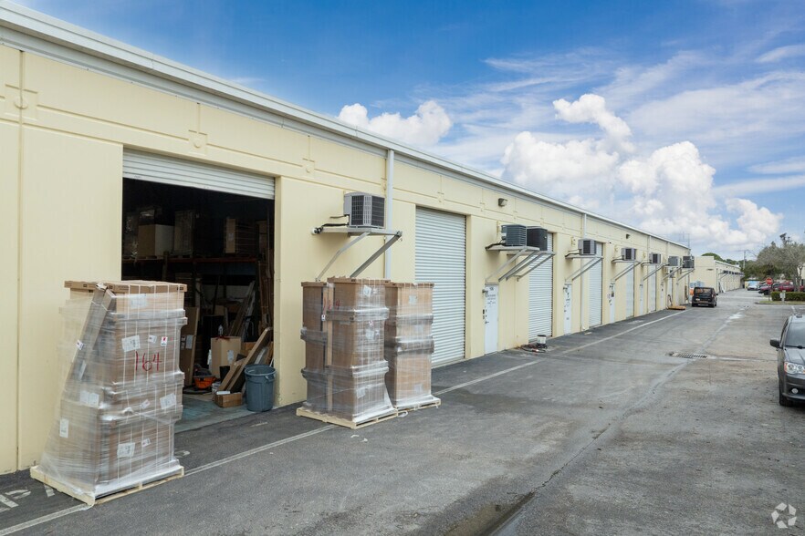 More Photos Of 17000 Alico Commerce Ct, Fort Myers Flex For Sale