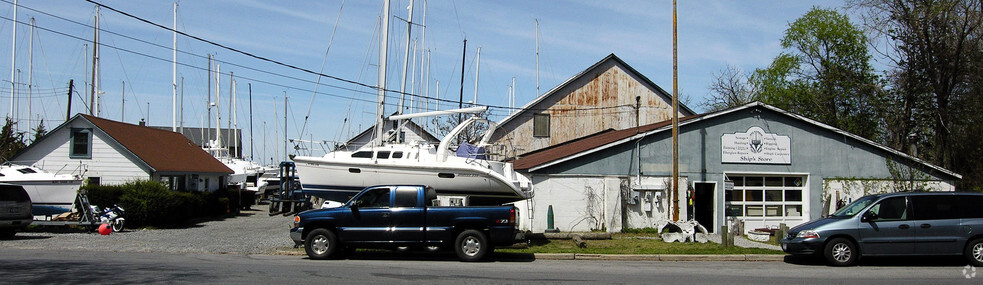 Primary Photo Of 53 Bay St, Sag Harbor Marina For Lease