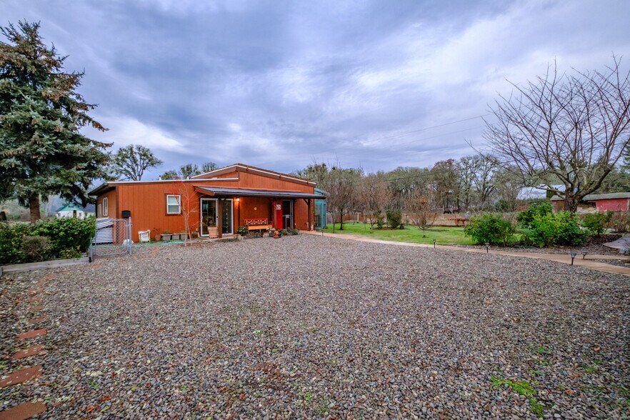 More Photos Of 909 Curry Rd, Roseburg Specialty For Sale