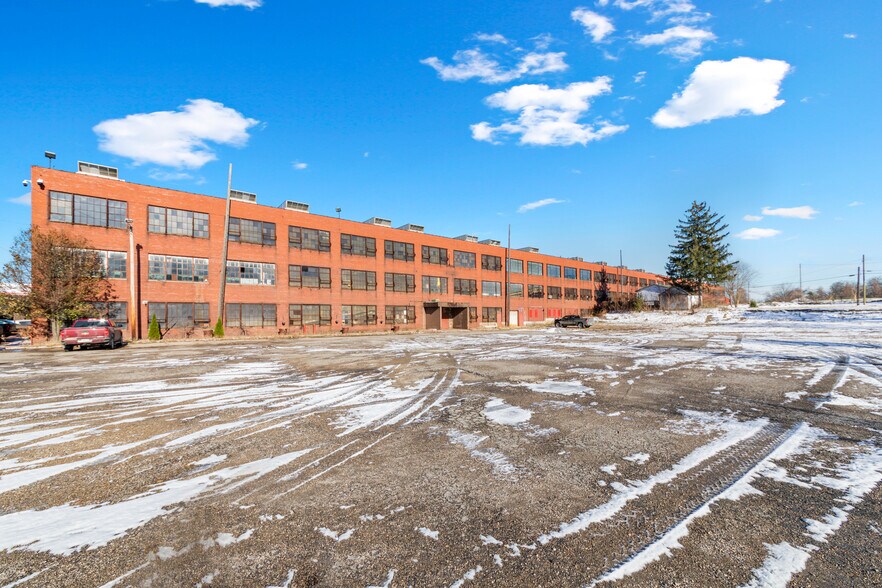 More Photos Of 1305 S Cedar St, Lansing Warehouse For Sale