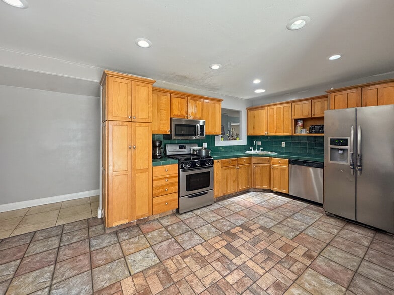 More Photos Of 15332 Shasta Ln, Huntington Beach Assisted Living For Sale