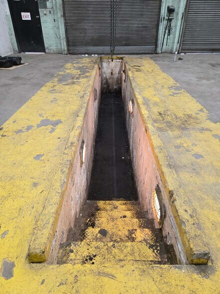 More Photos Of 121 Brooklyn Ave, Anderson Warehouse For Sale