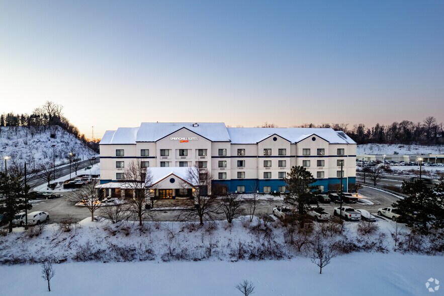 More Photos Of 16 Trinity Point Dr, Washington Hotel For Sale