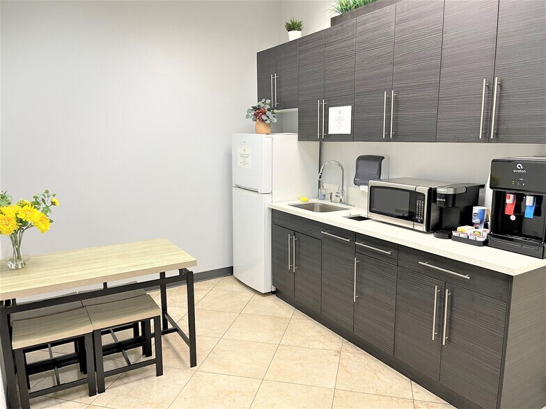 More Photos Of 17528-17588 E Rowland St, City of Industry Light Distribution For Lease