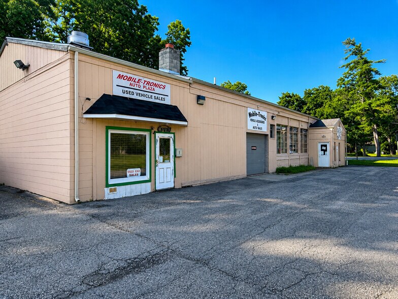 Primary Photo Of 3980 Pine Grove Ave, Fort Gratiot Freestanding For Sale