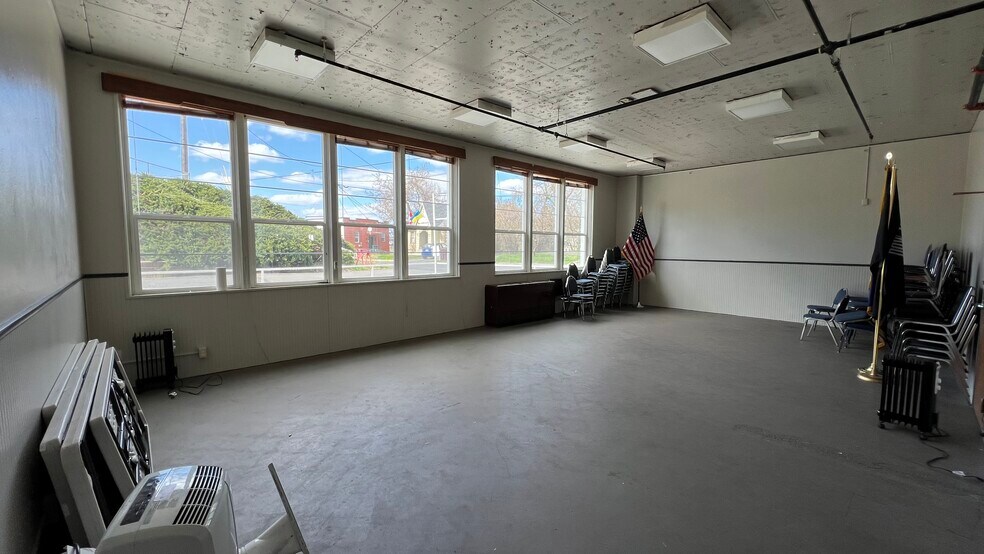 More Photos Of 115 NW State St, Pullman Loft Creative Space For Sale