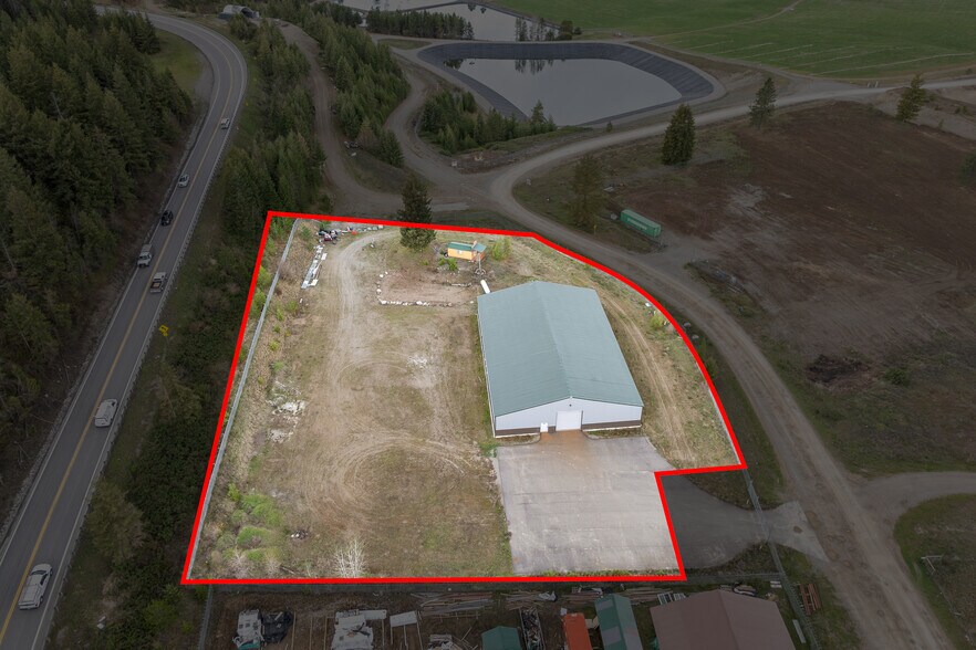 More Photos Of 275 Industrial Park Ave, Spirit Lake Warehouse For Lease