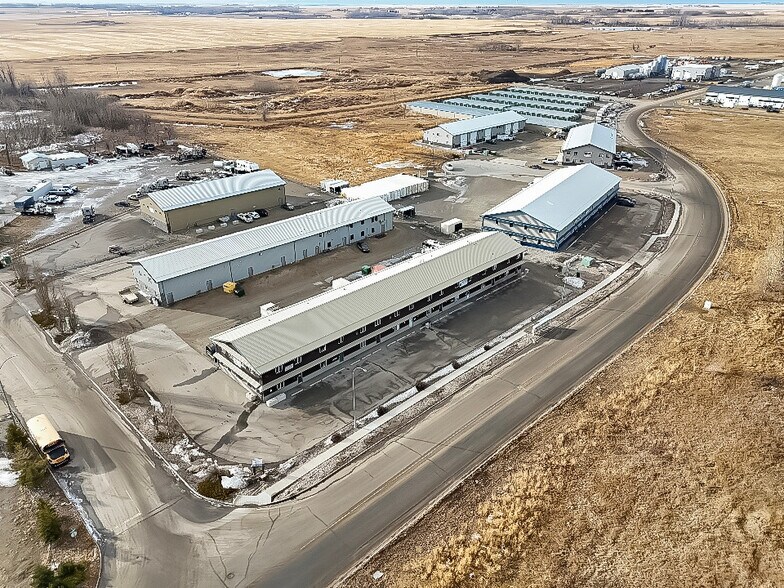 More Photos Of 130 Canal Gdns, Strathmore Warehouse For Sale