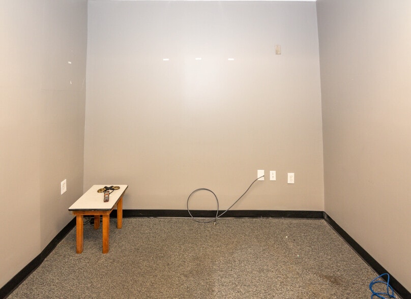 More Photos Of 2001 Windsor Ave, Baltimore Warehouse For Lease