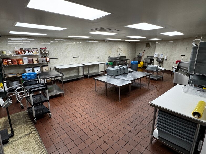 More Photos Of 3238 Foothill Blvd, Glendale Freestanding For Sale