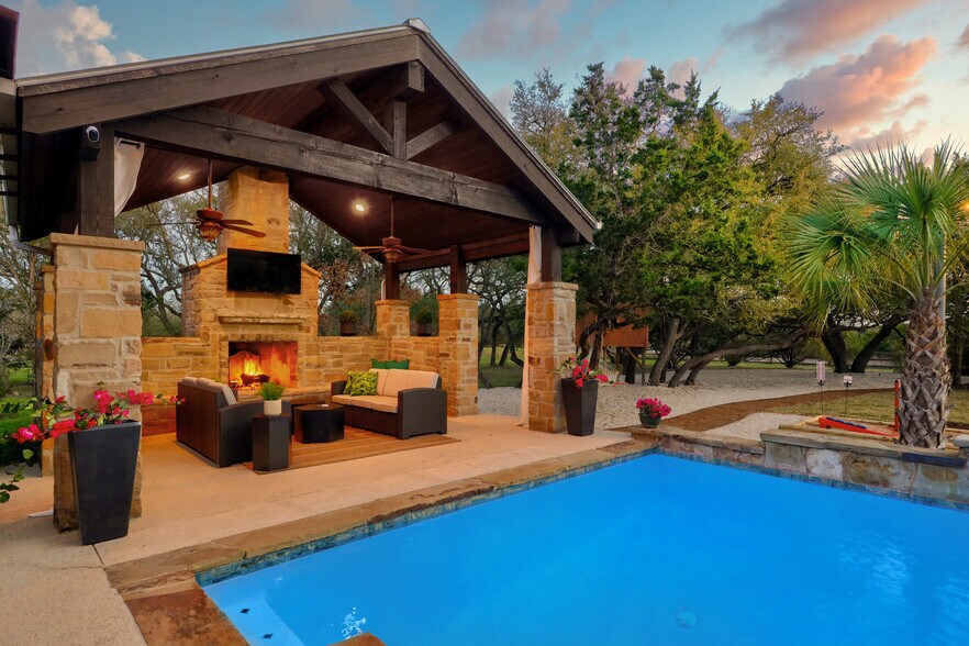 More Photos Of 8601 Zyle Rd, Austin Specialty For Sale