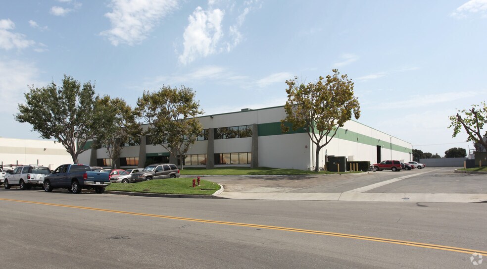 More Photos Of 15662-15682 Producer Ln, Huntington Beach Manufacturing For Lease