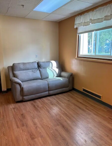 More Photos Of 605 E 4th Ave, Brodhead Office For Sale