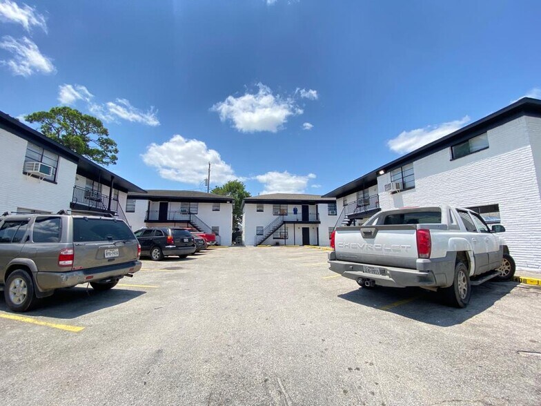 More Photos Of 5408 Market St, Houston Apartments For Sale