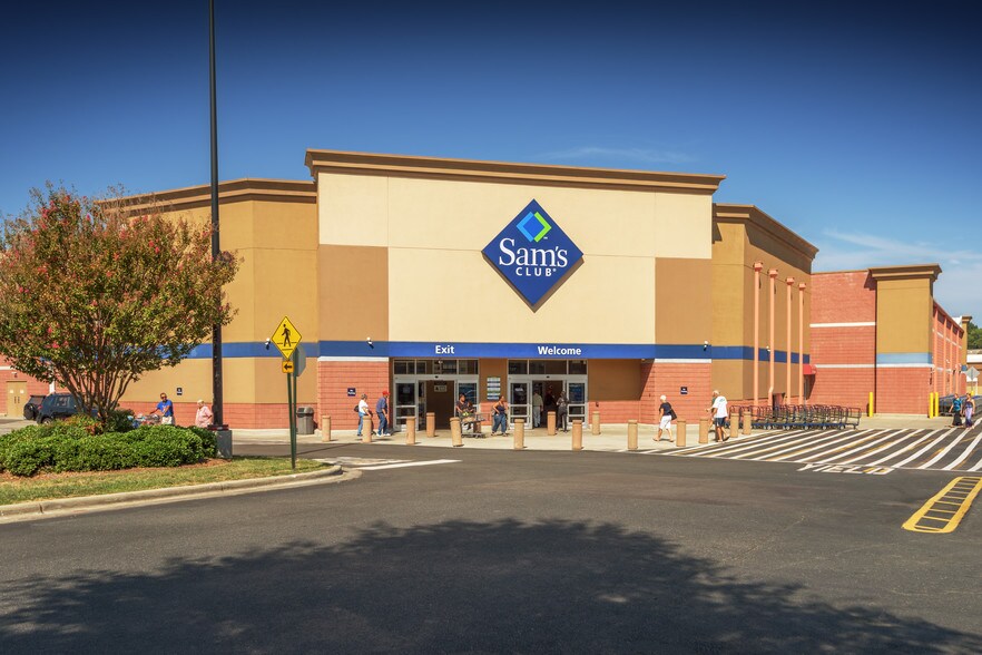 More Photos Of 9905-10101 E Independence Blvd, Matthews Unknown For Lease