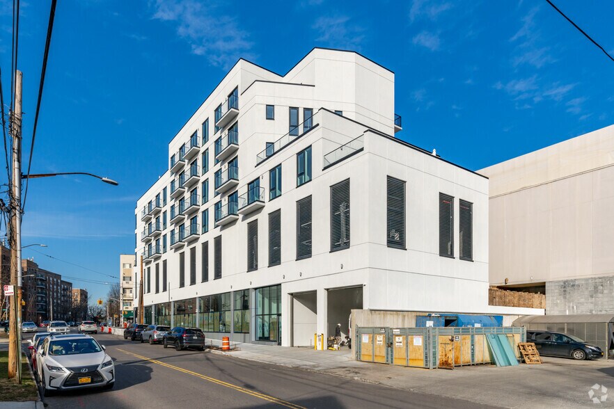 More Photos Of 15002 Northern Blvd, Flushing Apartments For Lease