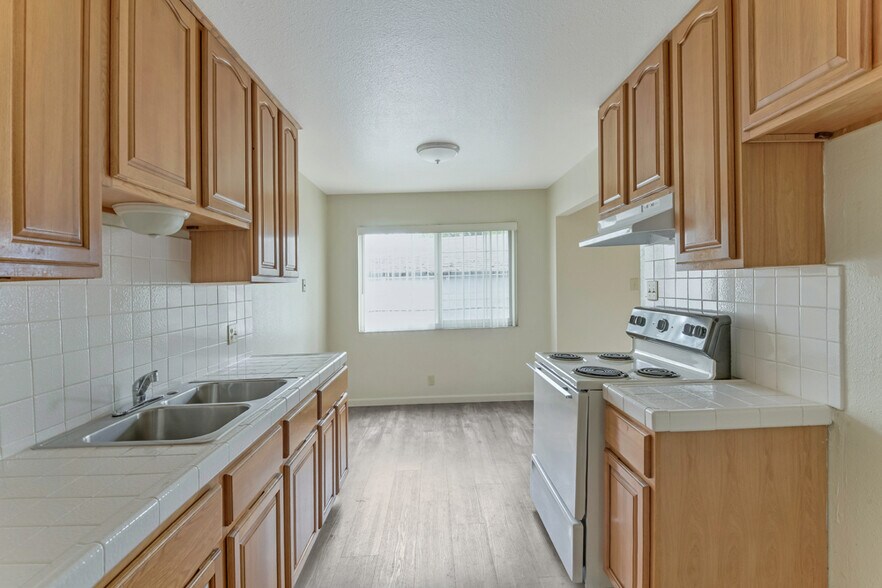 More Photos Of 7940 Bancroft Ave, Oakland Apartments For Sale