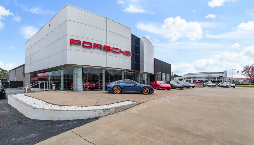 More Photos Of 5385 N I 55 St, Jackson Auto Dealership For Sale