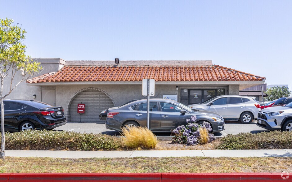 More Photos Of 4200 Campus Dr, Newport Beach Freestanding For Lease
