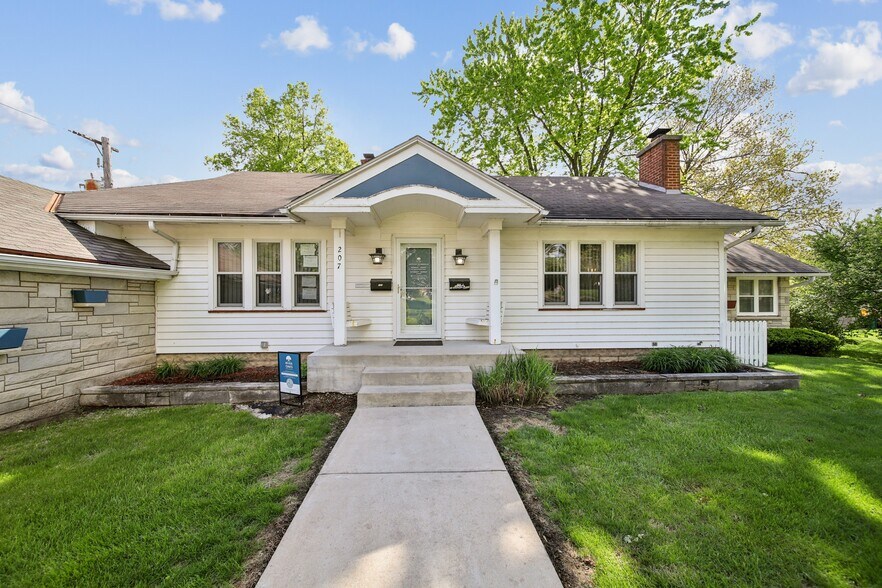 More Photos Of 211 N Lincolnway, North Aurora Apartments For Sale