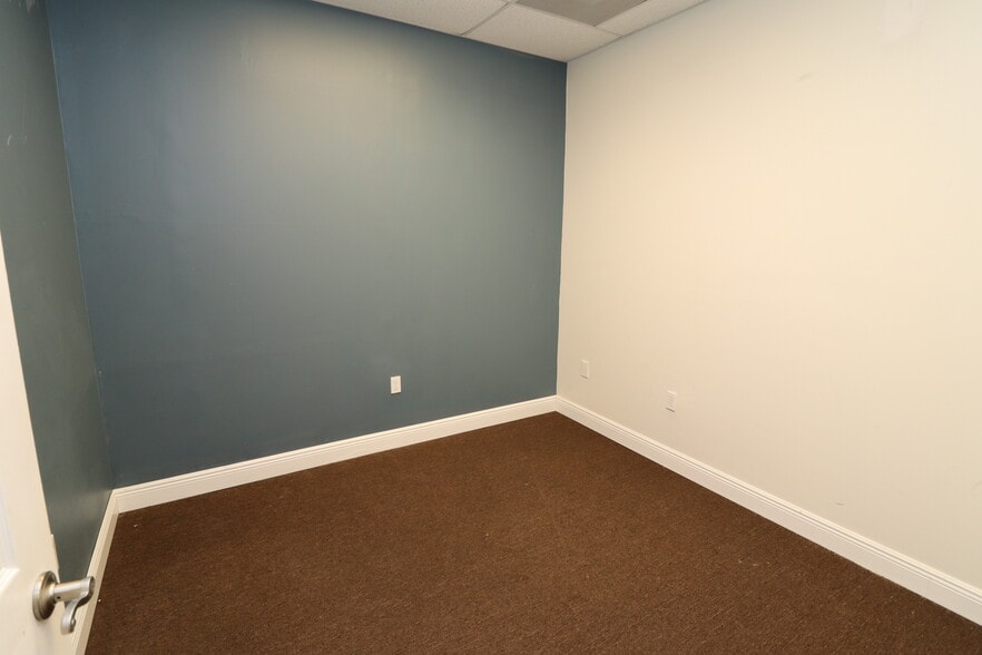 More Photos Of 6731-6755 Sunset Strip, Sunrise Unknown For Lease