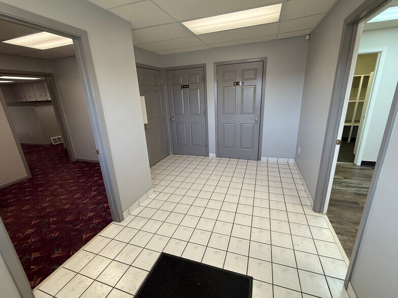 More Photos Of 1808 Hancock Dr, Bismarck Flex For Lease