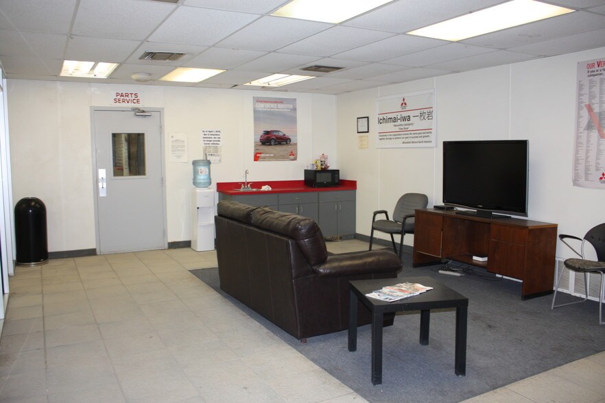 More Photos Of 3915 W Wall St, Midland Auto Dealership For Sale
