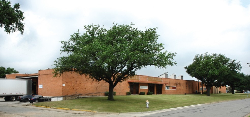 More Photos Of 8107 Chancellor Row, Dallas Warehouse For Lease