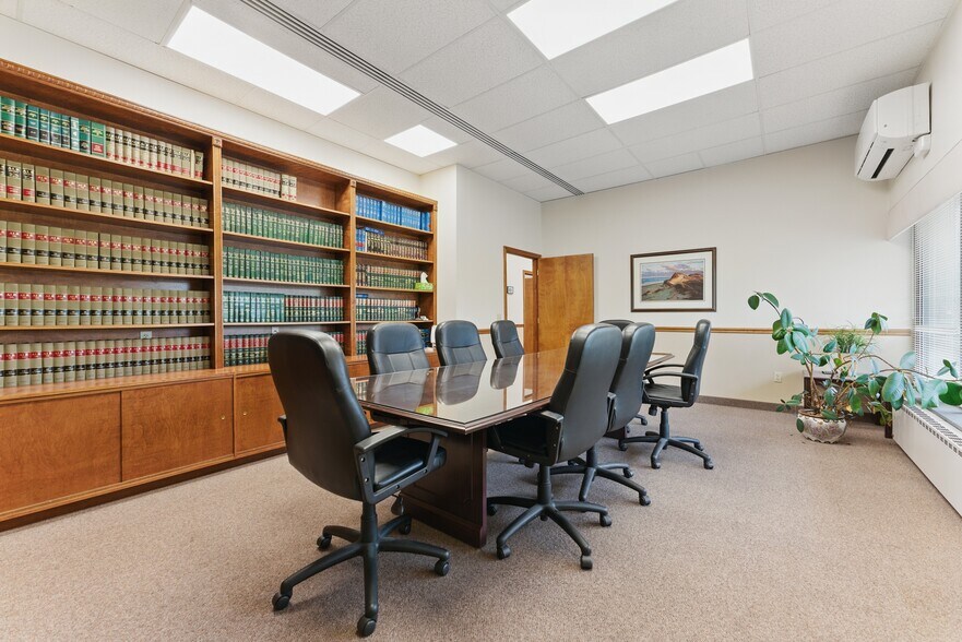 More Photos Of 119 Winsor St, Ludlow Office For Sale