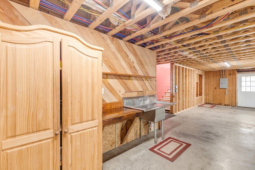 More Photos Of 1374 State Hwy 71, Bastrop Flex For Lease