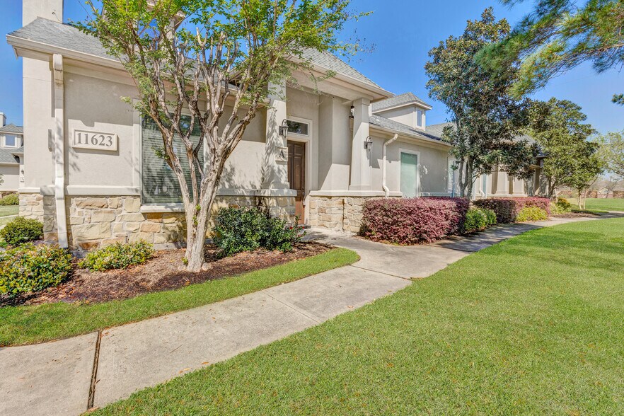 More Photos Of 11623 Spring Cypress Rd, Tomball Office For Sale