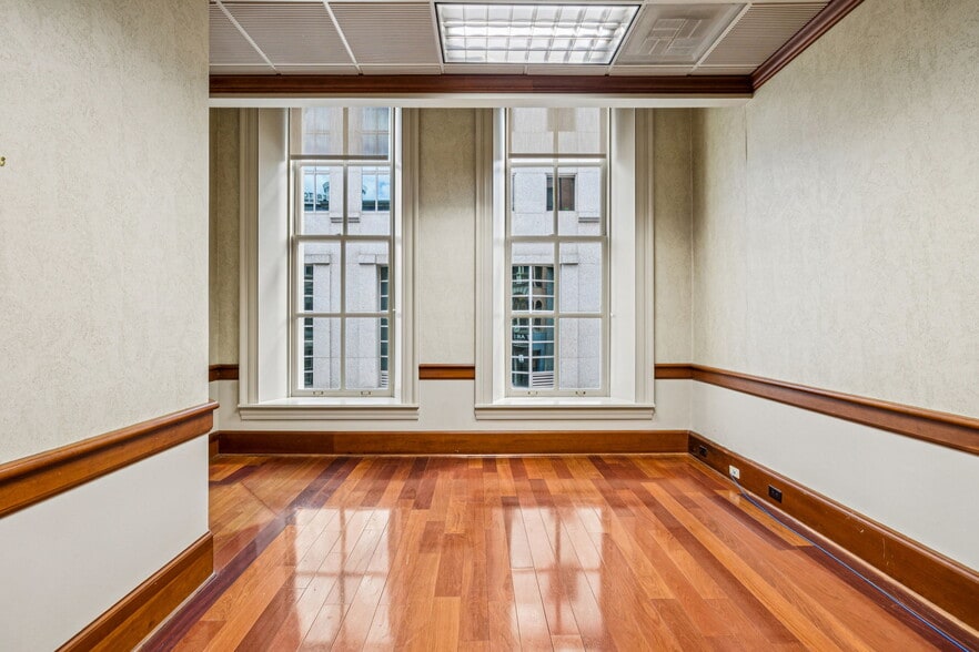 More Photos Of 213 5th Ave N, Nashville Office For Sale