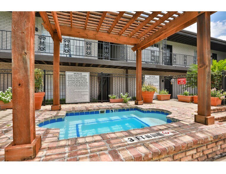 More Photos Of 3015 Greenridge Dr, Houston Apartments For Sale