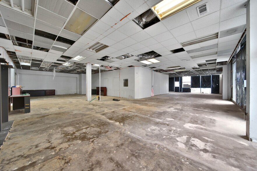 More Photos Of 6430 Hillcroft Ave, Houston Office For Sale