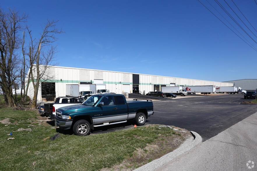 More Photos Of 8921-8957 Frost Ave, Saint Louis Distribution For Lease