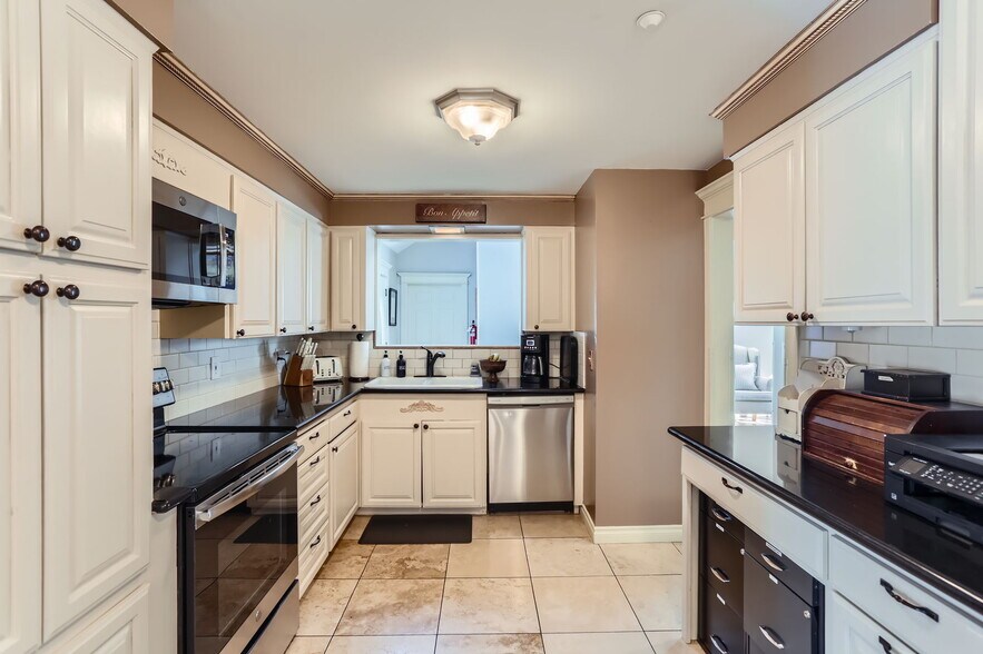 More Photos Of 5350 Lakeview Blvd, Lake Oswego Assisted Living For Sale