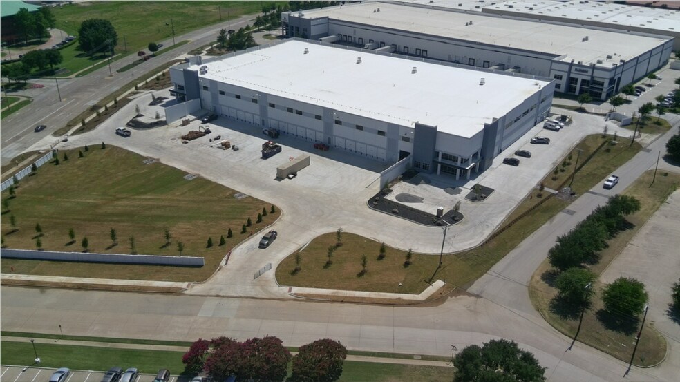 More Photos Of 1751 Valley View Ln, Farmers Branch Distribution For Lease