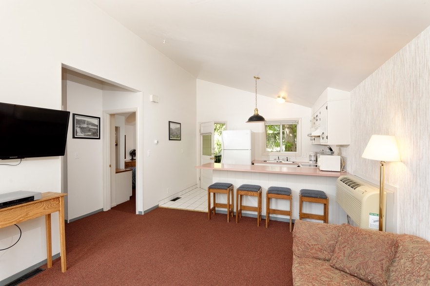 More Photos Of 51637 Highway 6, Glenwood Springs Hotel For Sale