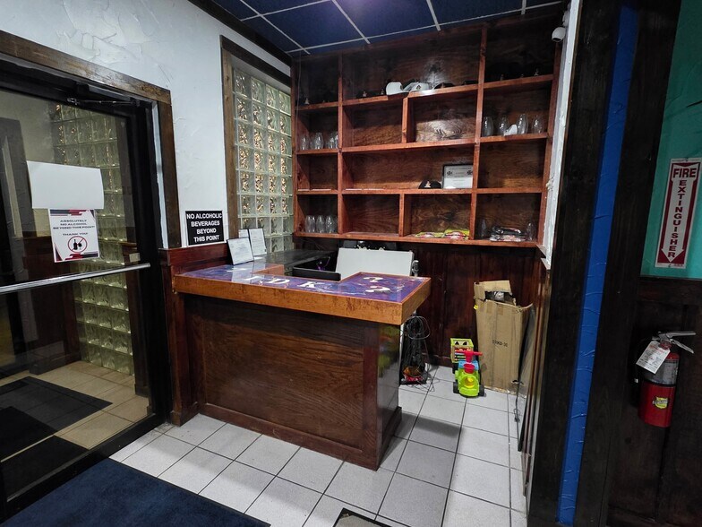 More Photos Of 4329 George Washington Memorial Hwy, Hayes Restaurant For Sale